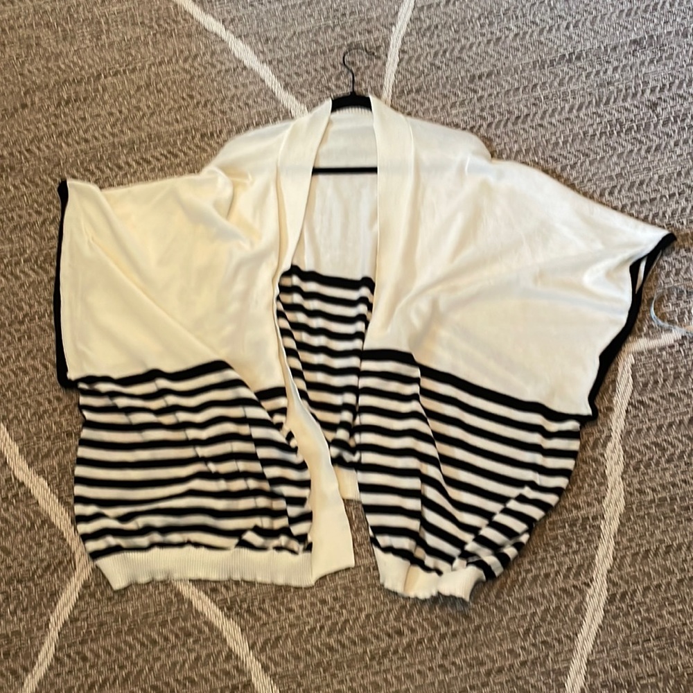 FINAL SALE!! 5.23 Talbots open front poncho size m/l